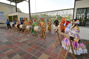 Grupo musical en porteria