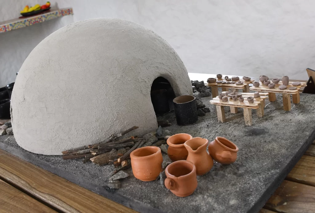 Conoce la cultura tolimense . Visita el pueblito tolimense del Parque Caiké en Ibagué donde encontrarás artesanías típicas de la región