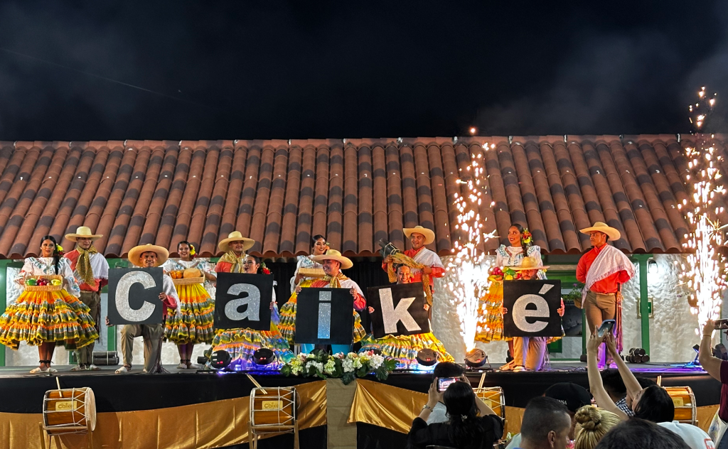 Grupo artistico para eventos en el Parque Caikçe